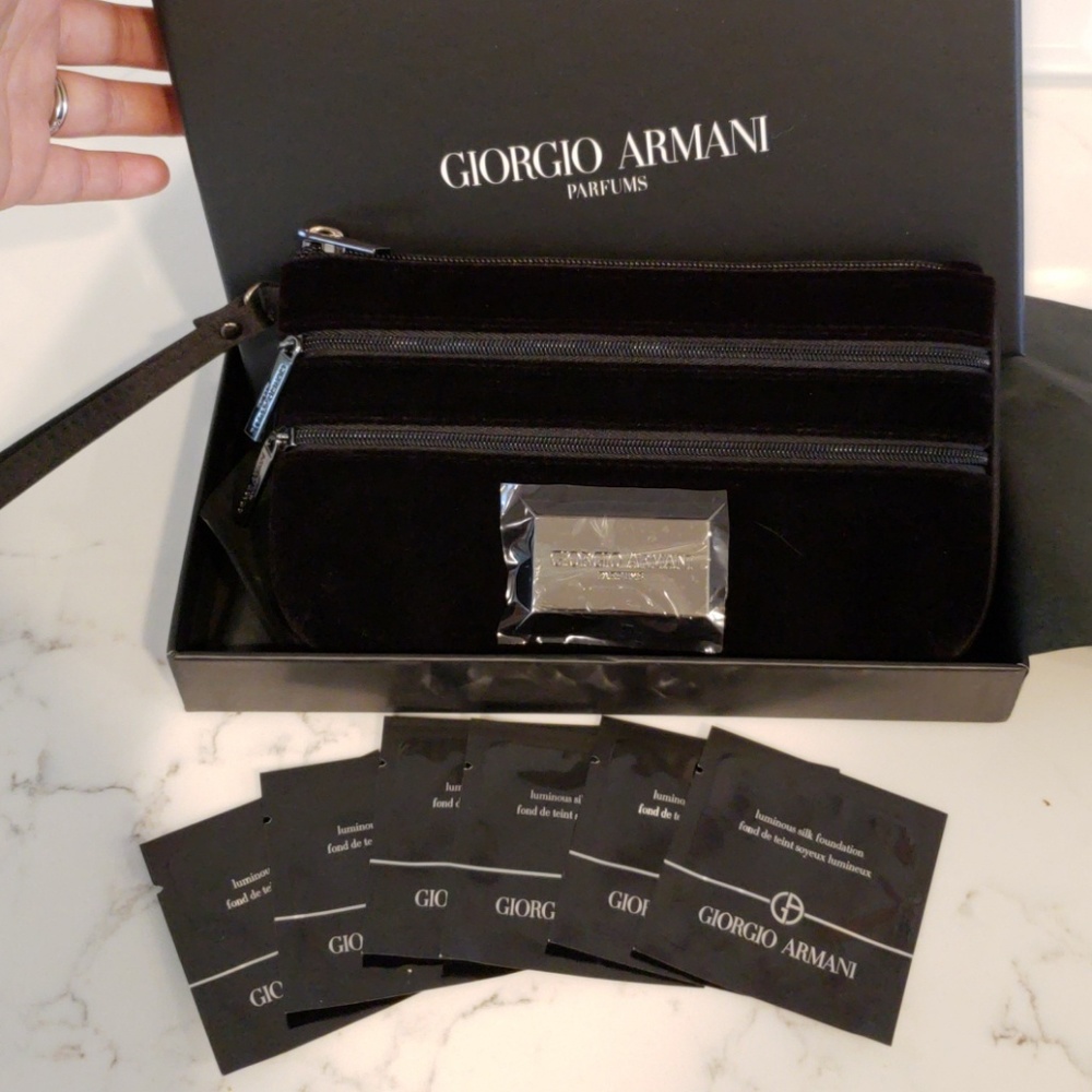 Giorgio Armani wristlet & foundation samples x6
